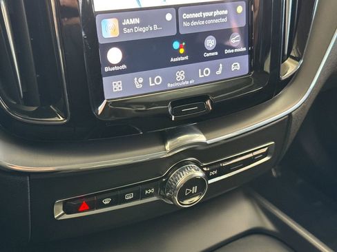 Certified 2025 Volvo XC60 B5 Core AWD/4WD image 20