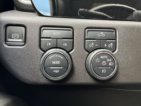 Used 2023 Chevrolet Silverado 1500 RST AWD/4WD image 28