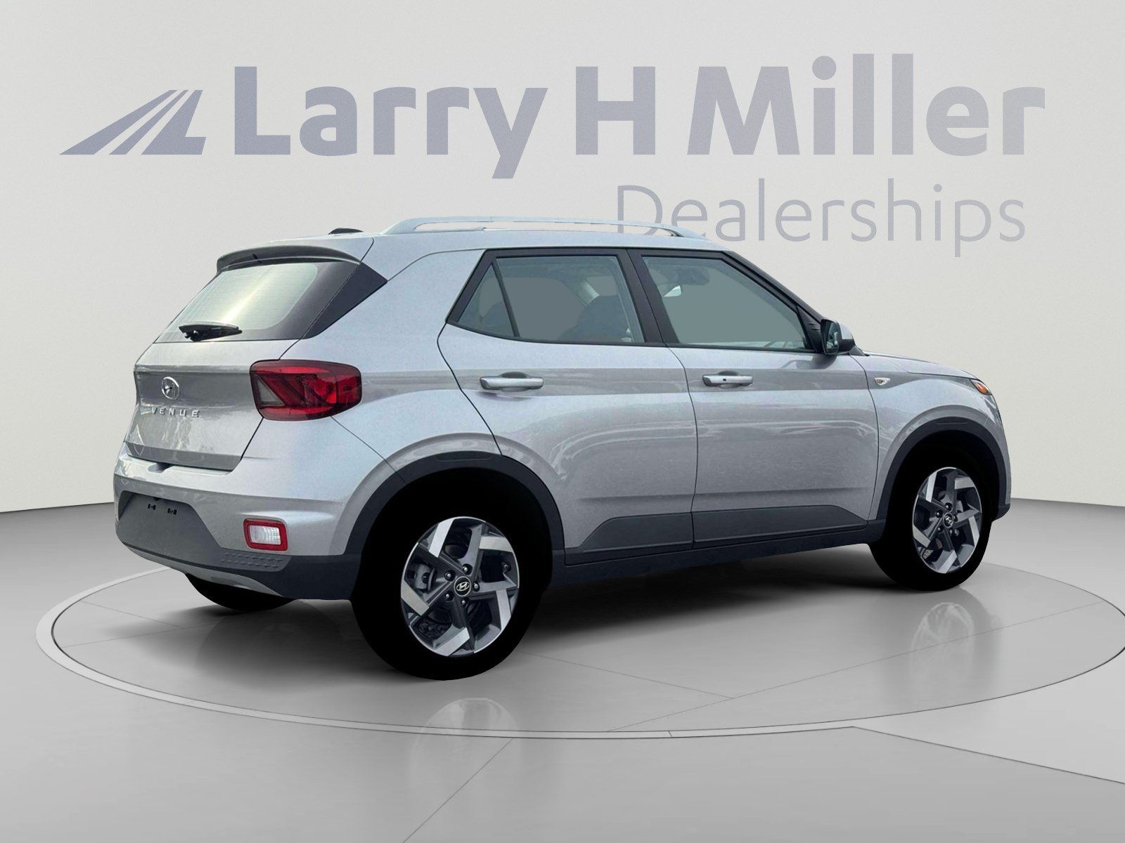 Used 2026 Hyundai Venue SEL FWD image 8