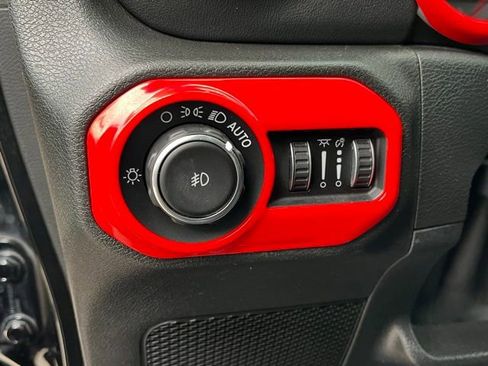 Used 2020 Jeep Wrangler Unlimited Sahara w/ Cold Weather Group image 19