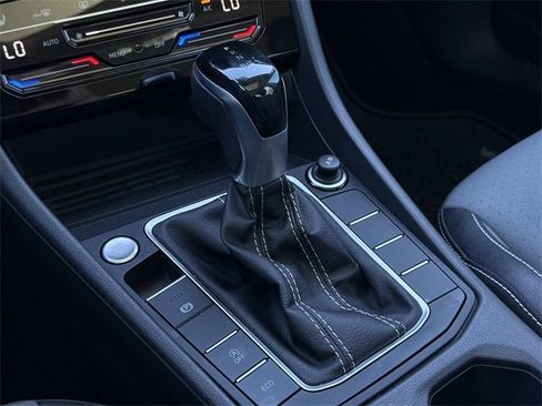 Certified 2025 Volkswagen Jetta SE image 20