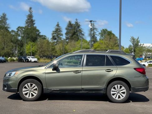 Used 2017 Subaru Outback 2.5i Premium AWD/4WD image 2