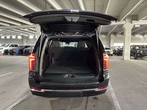 Used 2025 Chevrolet Suburban LT image 48