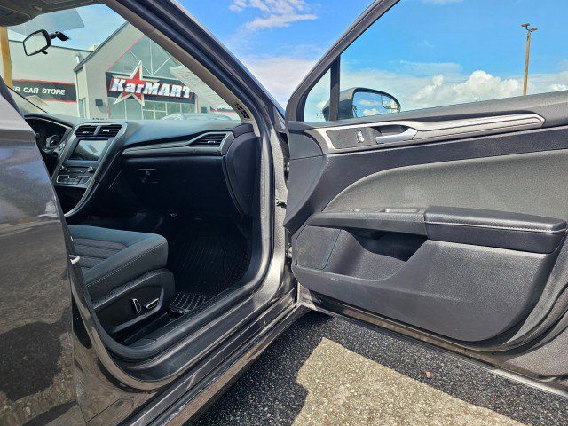 Used 2018 Ford Fusion SE w/ Fusion SE Technology Package FWD image 12