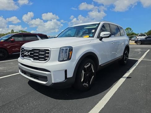 Certified 2024 Kia Telluride S FWD image 5