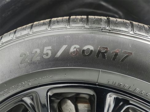 Used 2019 Jeep Cherokee Latitude Plus image 31