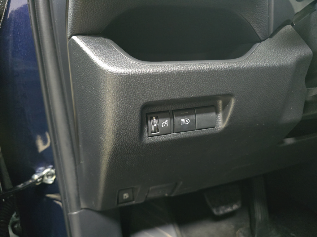 Used 2025 Toyota RAV4 XLE AWD/4WD image 28