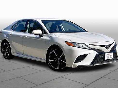 Used 2020 Toyota Camry XSE image 2