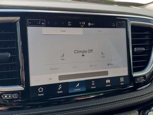 New 2026 Chrysler Pacifica Select AWD/4WD image 11