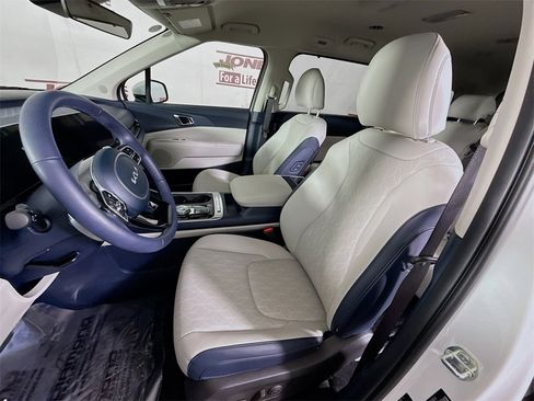 Used 2026 Kia Carnival EX image 26