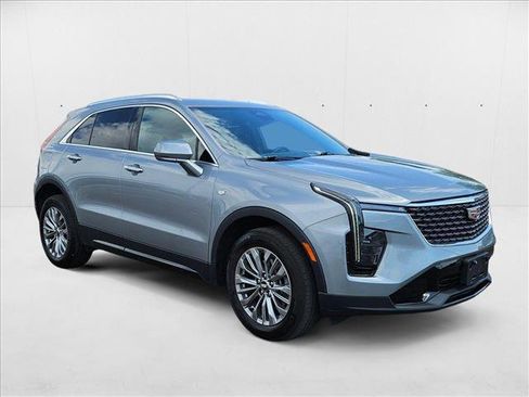 Used 2024 Cadillac XT4 Premium Luxury image 3
