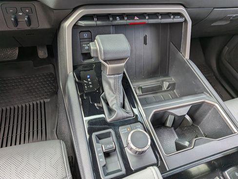 Used 2025 Toyota Tundra Limited AWD/4WD image 30