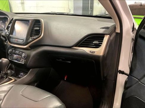 Used 2016 Jeep Cherokee Limited image 16