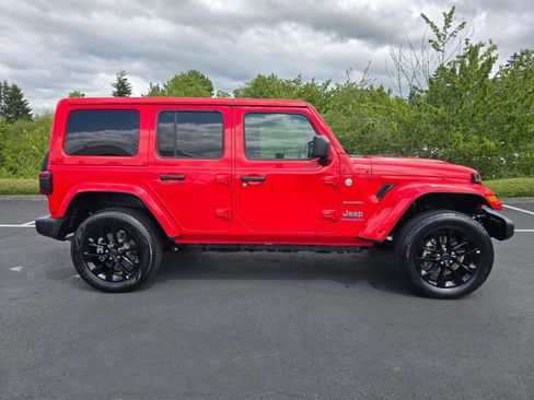 Used 2024 Jeep Wrangler Unlimited Sahara image 3