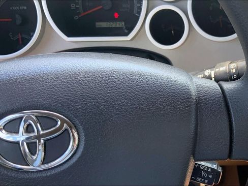 Used 2008 Toyota Sequoia SR5 w/ Moonroof & Roof Rack Pkg AWD/4WD image 24