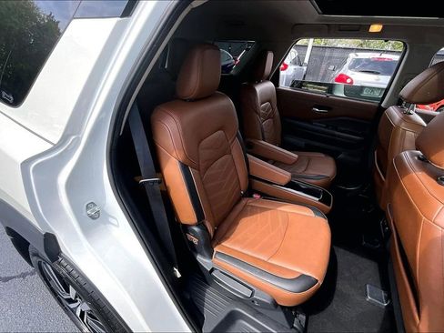 Used 2023 Nissan Pathfinder Platinum FWD image 25