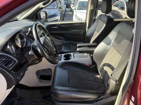 Used 2019 Dodge Grand Caravan SXT image 19