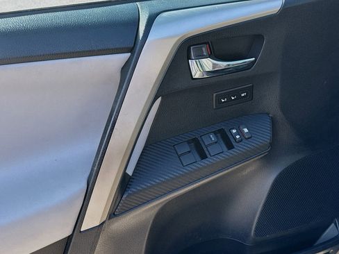 Used 2014 Toyota RAV4 Limited image 17