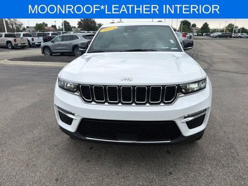 Used 2023 Jeep Grand Cherokee Limited w/ Trailer Tow Prep Group (B) AWD/4WD image 4