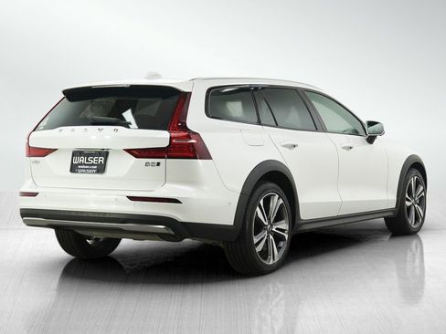 Used 2025 Volvo V60 B5 Cross Country Plus AWD/4WD image 5