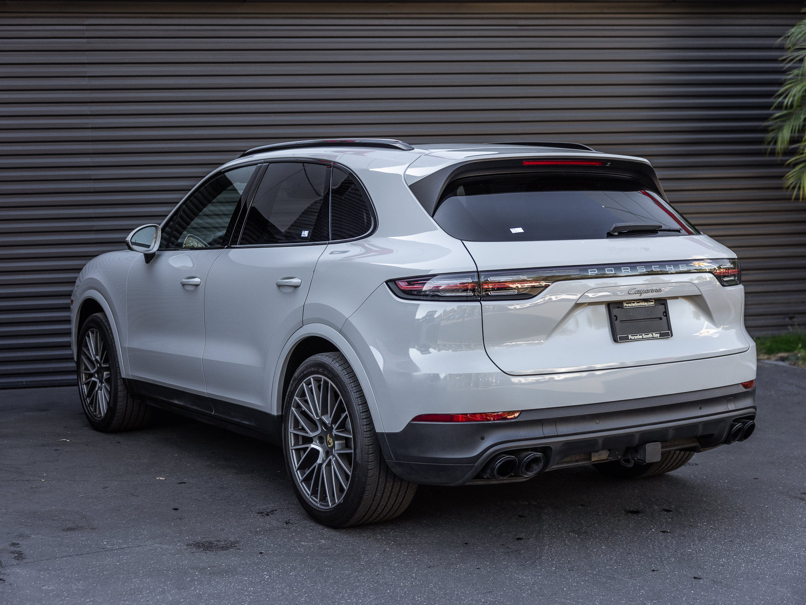 Certified 2023 Porsche Cayenne Platinum Edition AWD/4WD image 3