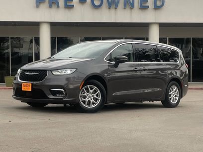 Used 2023 Chrysler Pacifica Touring-L