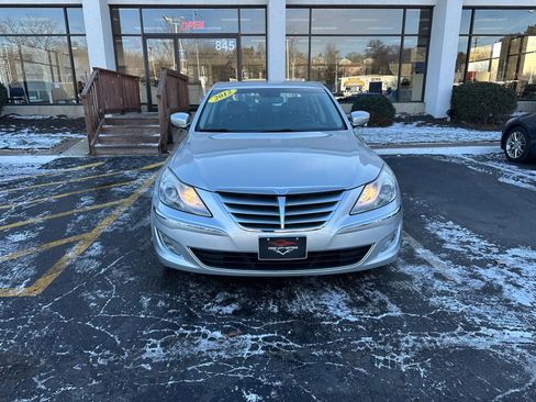 Used 2012 Hyundai Genesis 3.8 image 2