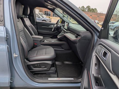 Certified 2025 Ford Explorer ST-Line w/ Premium Package image 38