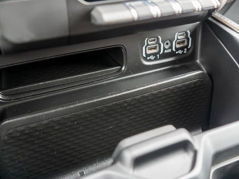 Used 2022 RAM 1500 Limited w/ Body-Colour Bumper Group image 32