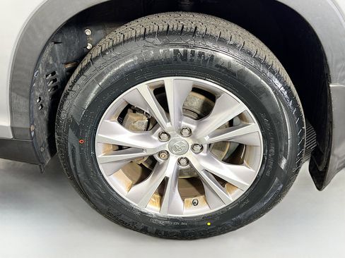 Used 2015 Toyota Highlander XLE image 28