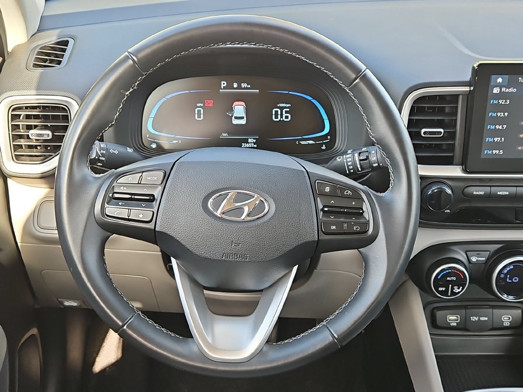 Used 2025 Hyundai Venue SEL FWD image 23