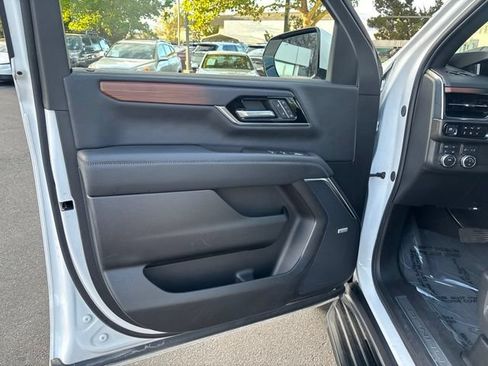 Used 2025 GMC Yukon Denali AWD/4WD image 15
