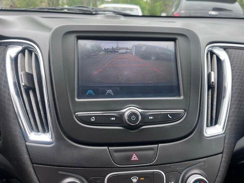 Used 2017 Chevrolet Malibu LT FWD image 19