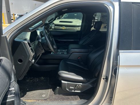 Used 2019 Ford Expedition XLT w/ Equipment Group 202A RWD image 5