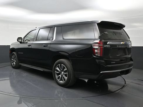Used 2024 Chevrolet Suburban LS RWD image 3