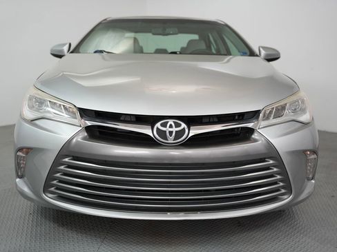 Used 2017 Toyota Camry XLE FWD image 2