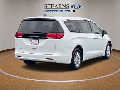 Used 2023 Chrysler Voyager LX FWD image 10