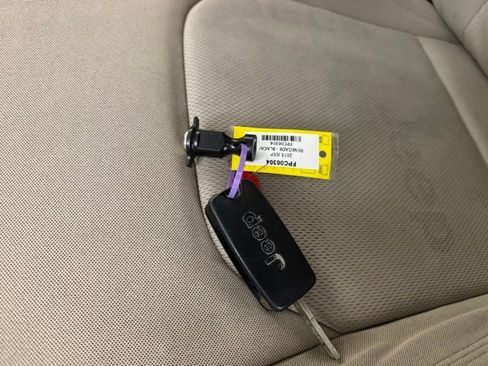 Used 2015 Jeep Renegade Latitude FWD image 25