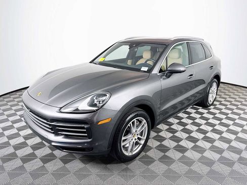 Used 2023 Porsche Cayenne image 2