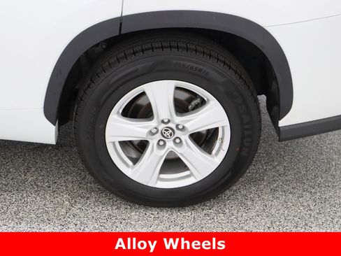 Used 2024 Toyota Highlander LE image 10