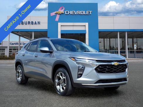 Used 2024 Chevrolet Trax LT w/ Driver Confidence Package FWD image 3