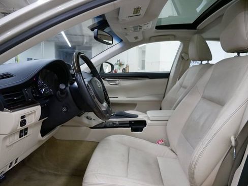 Used 2014 Lexus ES 350 w/ Luxury Package FWD image 8