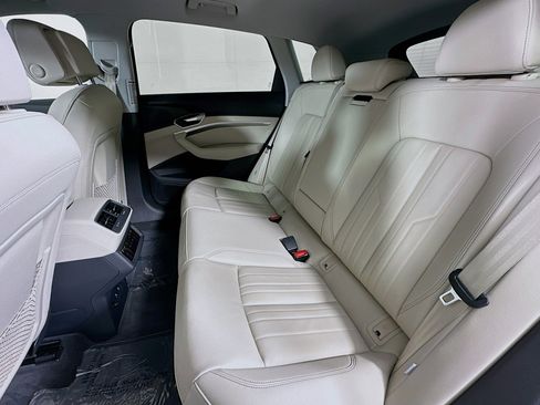 Used 2022 Audi e-tron Premium w/ Convenience Plus Package image 9