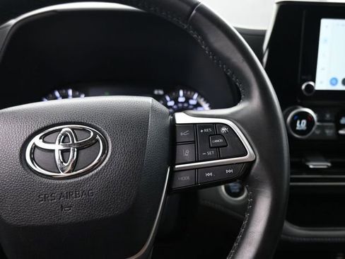 Used 2024 Toyota Highlander LE image 18