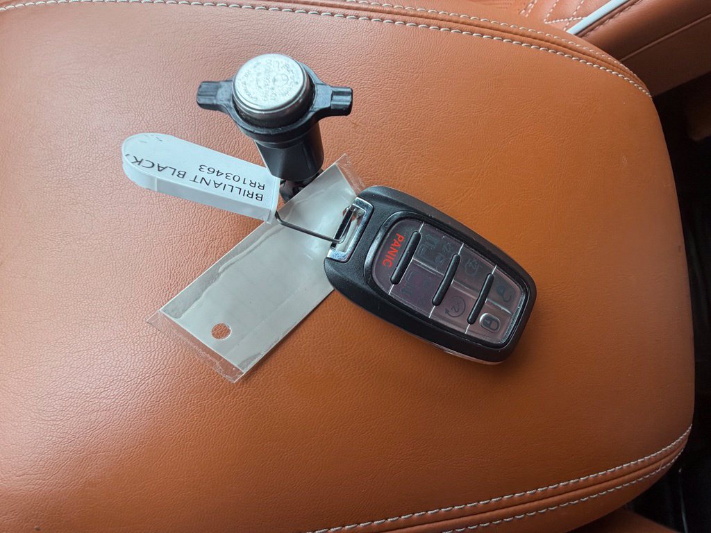 Used 2024 Chrysler Pacifica Pinnacle FWD image 34