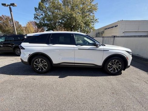 New 2026 Lincoln Nautilus Premier image 6