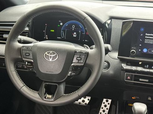 Used 2025 Toyota Camry SE FWD image 12