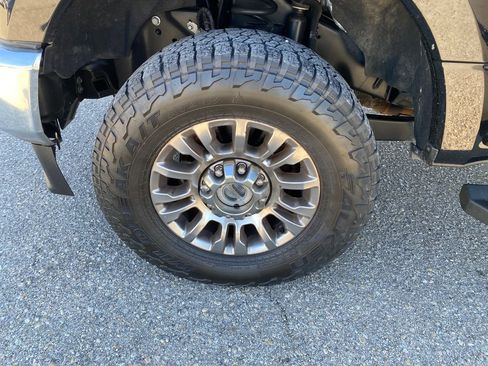 Used 2022 Ford F250 XLT w/ XLT Premium Package AWD/4WD image 27
