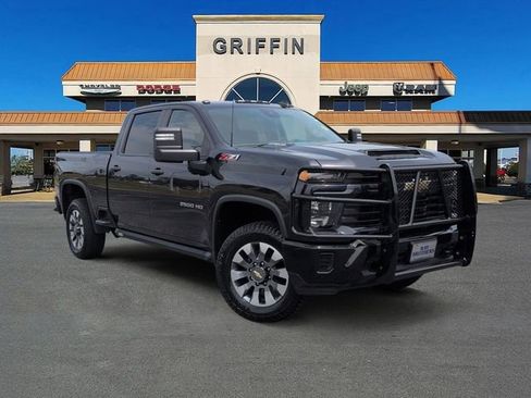 Used 2024 Chevrolet Silverado 2500 Custom w/ Custom Value Package AWD/4WD image 2
