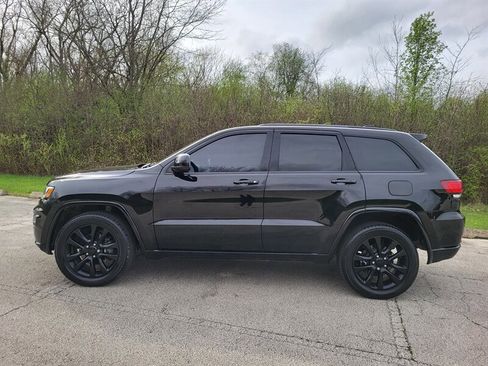Used 2019 Jeep Grand Cherokee Altitude image 3